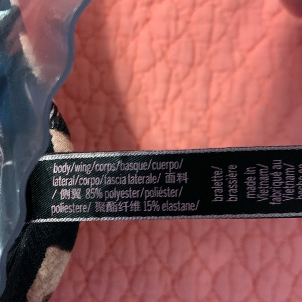 Victoria Secret Sports Bra - Picture 6 of 11